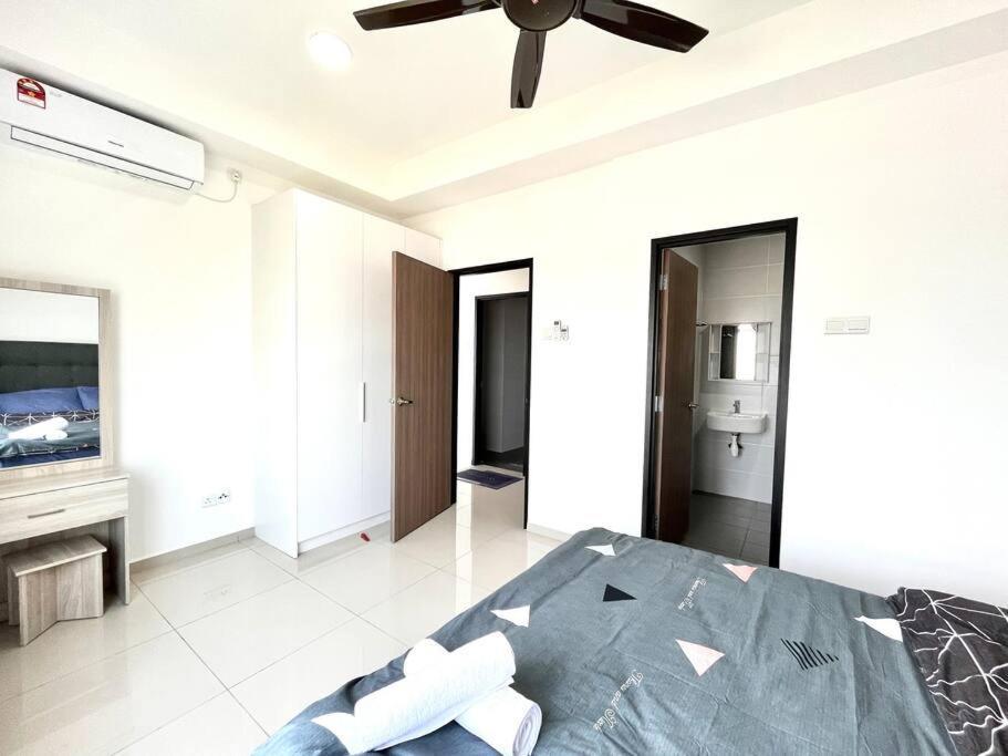 Urban Home-Swimming Pool-City Center Malacca Exterior photo