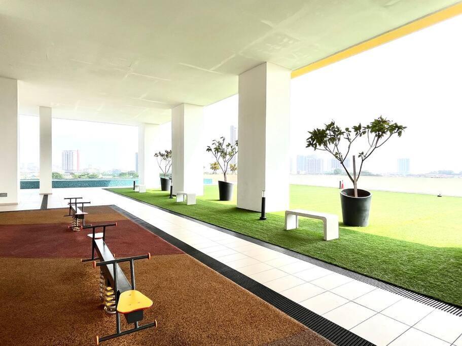 Urban Home-Swimming Pool-City Center Malacca Exterior photo